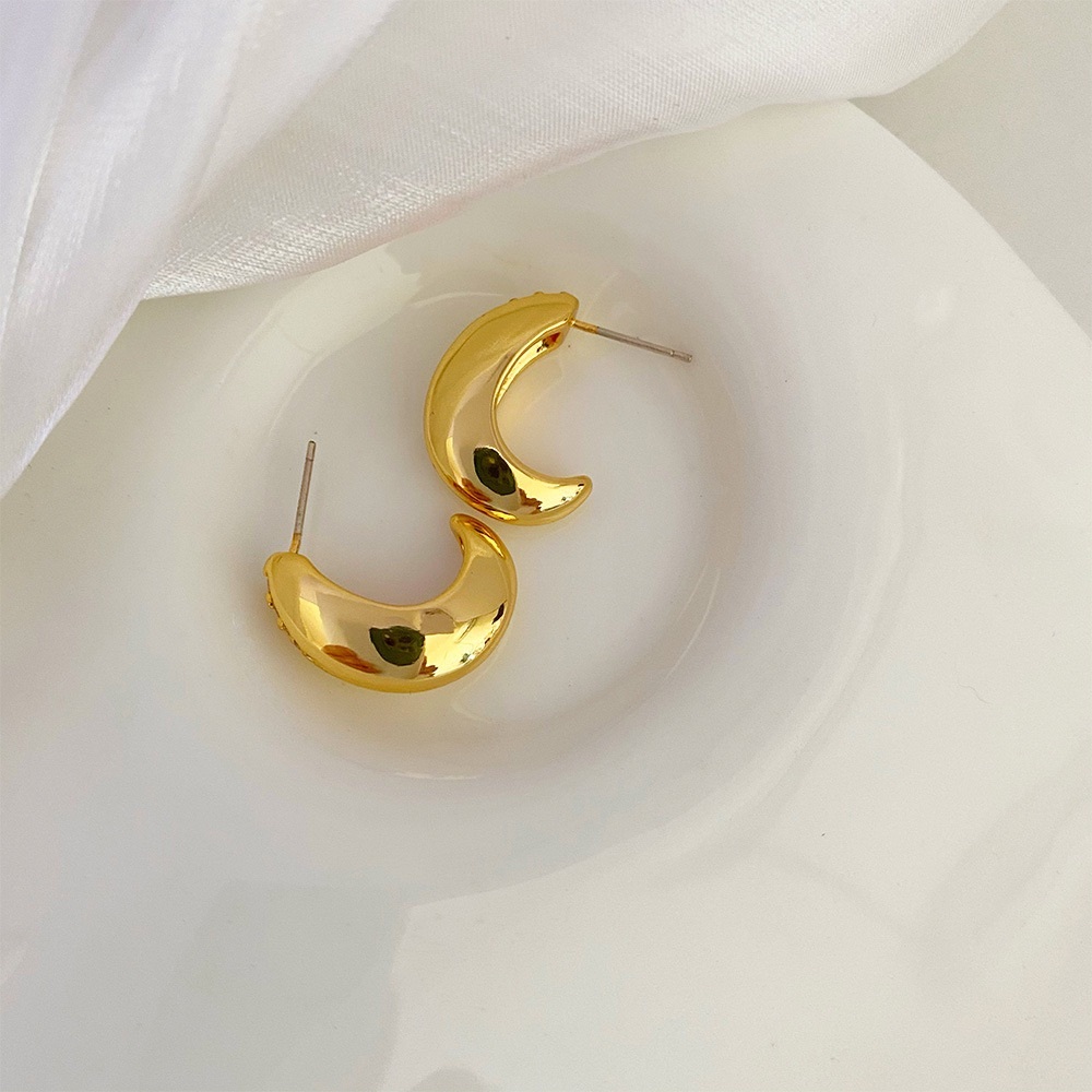 Classic Gold Hoop Earrings with Polished Finish